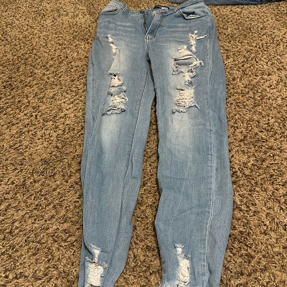 Fashion nova ripped blue jeans